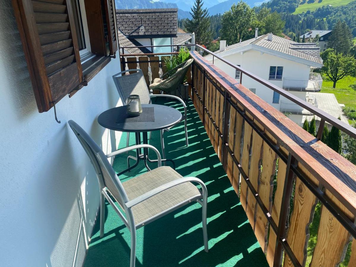 Dachwohnung in der Mitte von Laax-Dorf Exterior foto